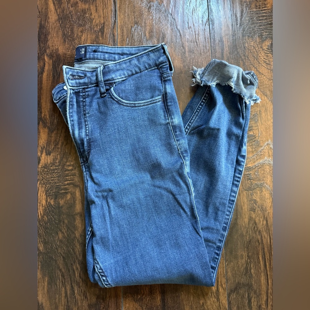 Hollister Distressed High Rise Super Skinny Cropped Jeans size 11